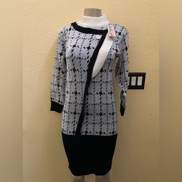 NWT VTG A’Milano Size Small Mock Neck Long Sleeve Sweater Dress - Picture 2 of 9
